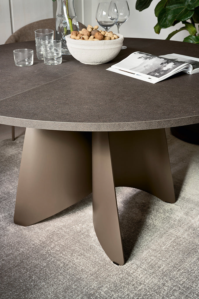 bruine eettafel