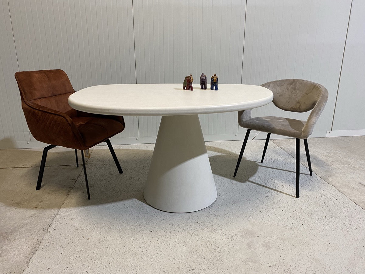 Betonlook Eettafel Pebble met cone onderstel in diverse maten