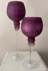 Paarse theelichthouder op voet