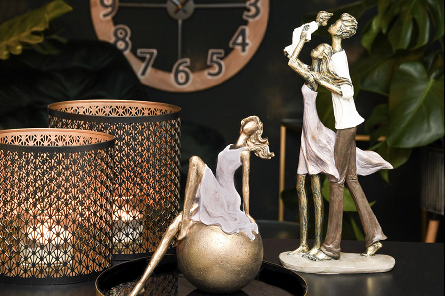 Meisje op bal roze/brons 20x11x22cm