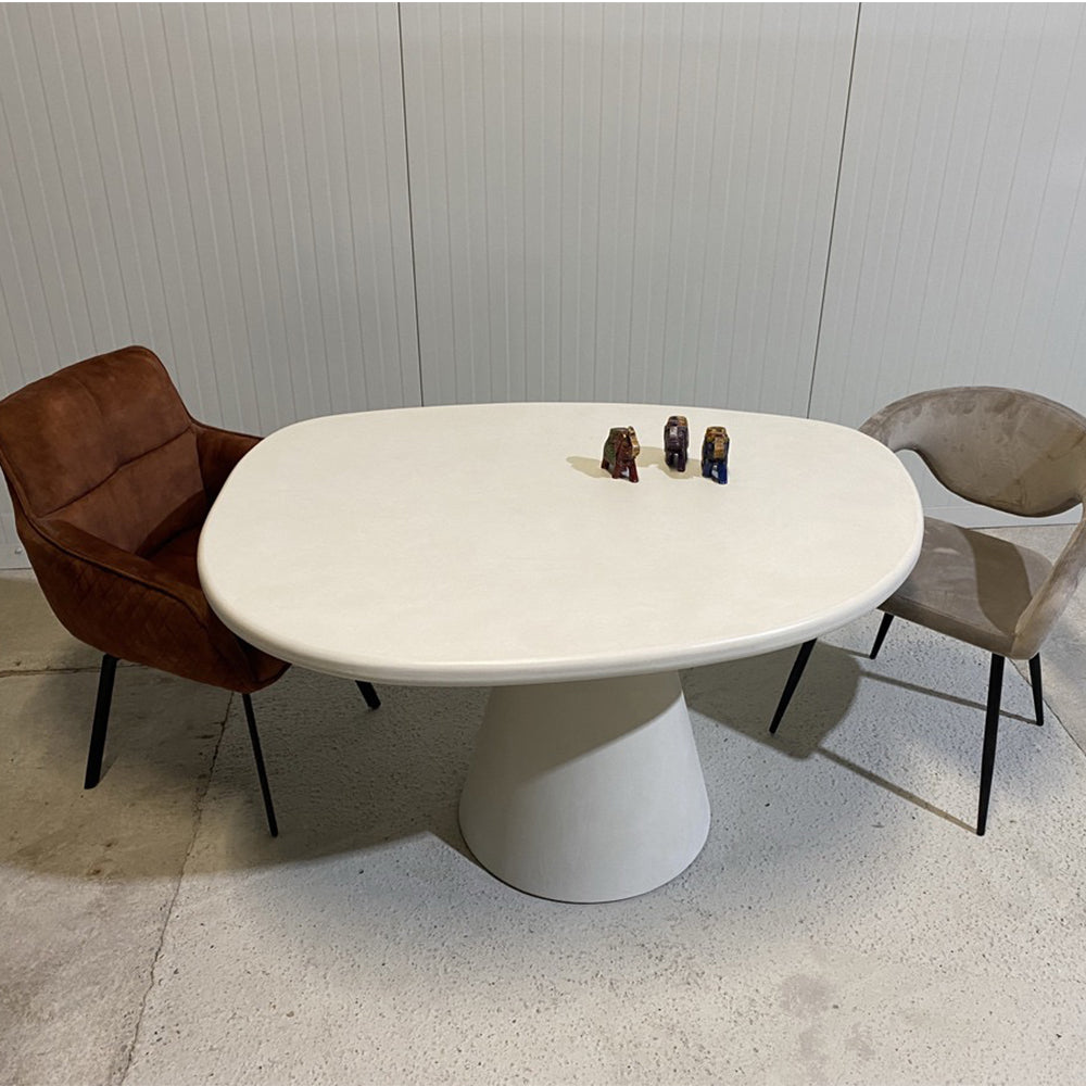 Betonlook Eettafel Pebble met cone onderstel in diverse maten