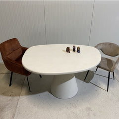 Betonlook Eettafel Pebble met cone onderstel in diverse maten