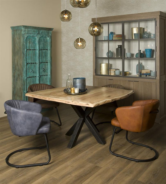 Vierkante eettafel