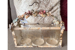 Windlicht met haak en bloemendecoratie