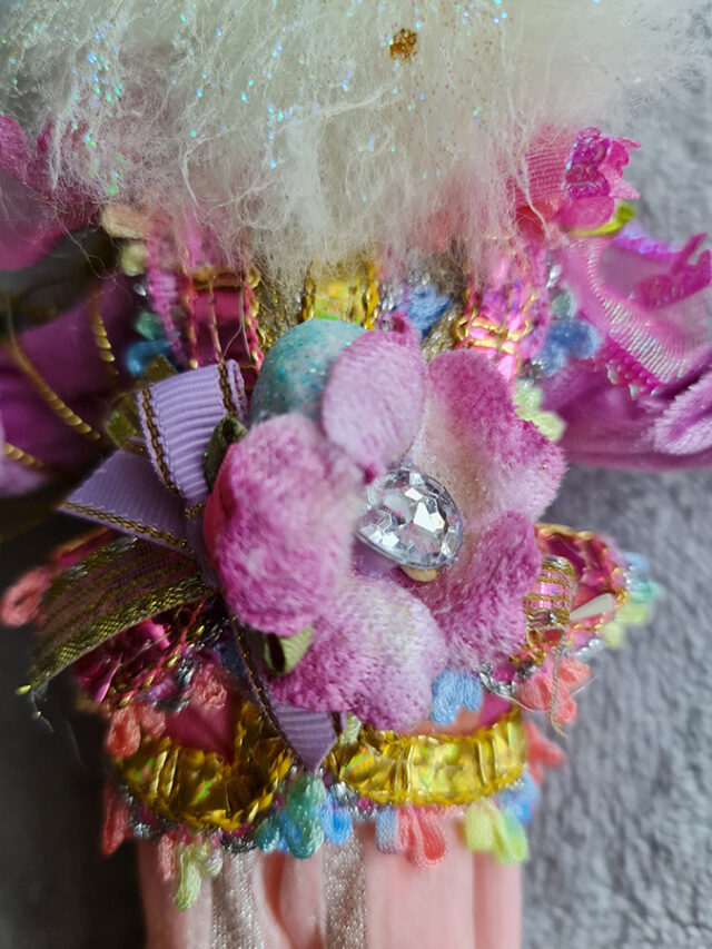 Easter Morning Santa Fairy roze/groen/geel 24 cm